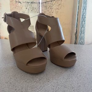 H&M strappy chunky heeled sandals NWOT